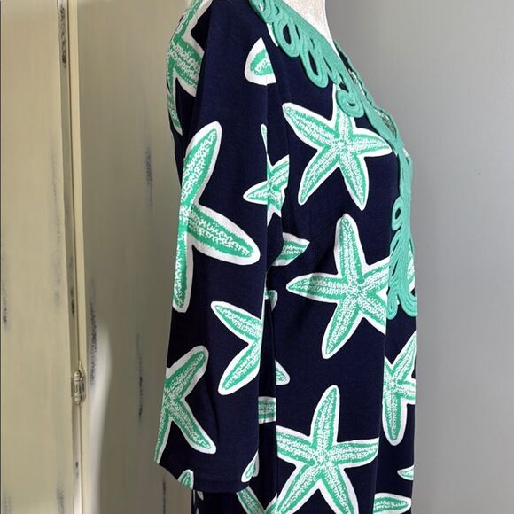 Crown & Ivy Elegant Navy, Green & White Starfish Patterned Dress. - Picture 4 of 9